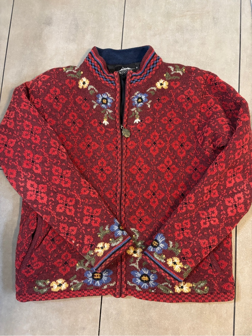 Icelandic designs Red Floral Embroidered Zip Cardigan perfect condition